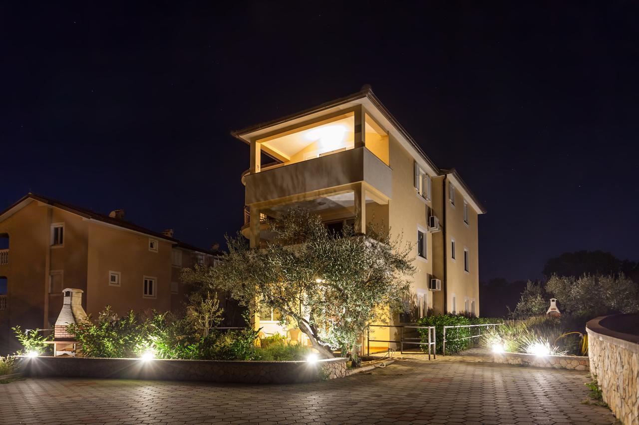 Apartment Ivana 2435 Malinska Exterior photo